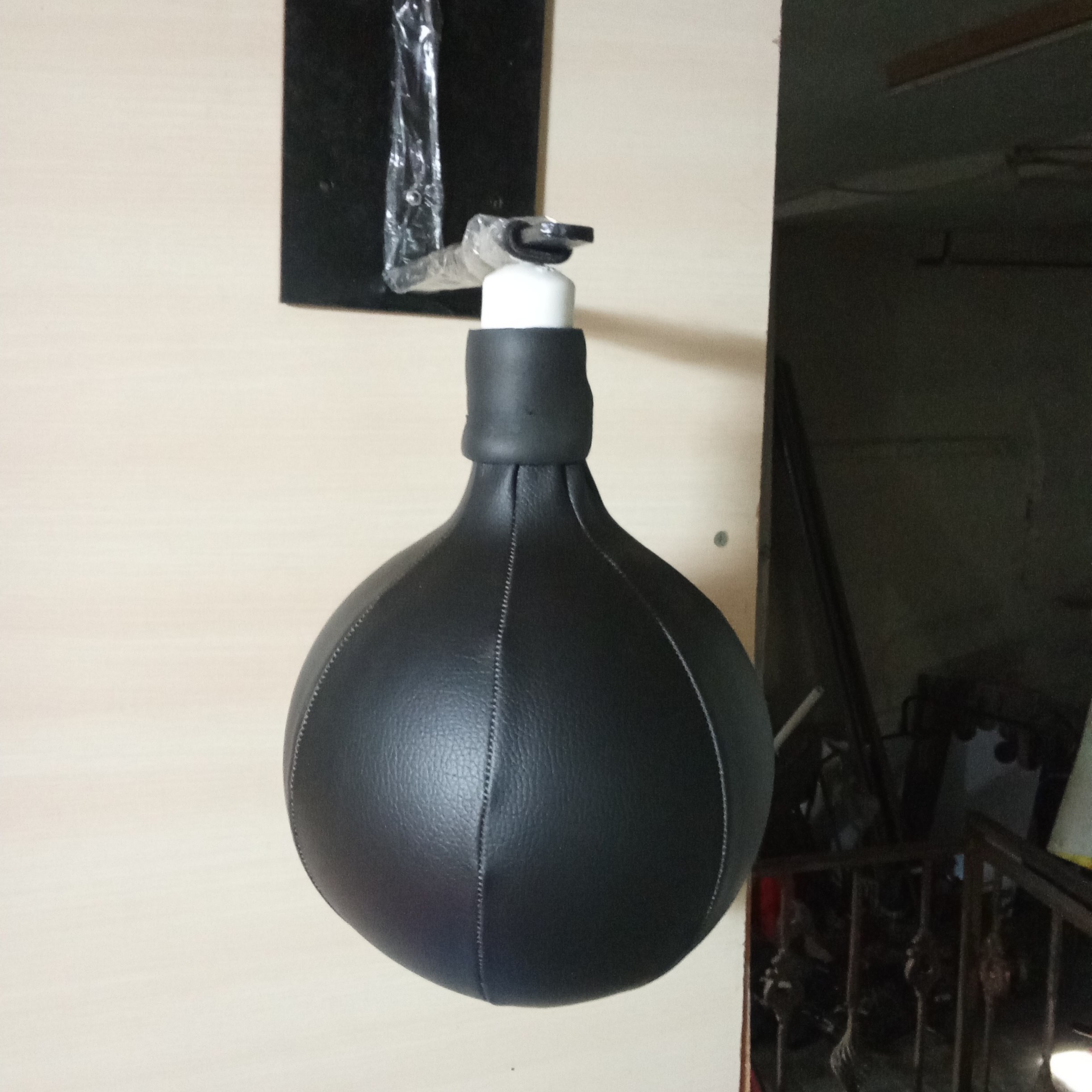 کیسه بوکس گلابی دیواری